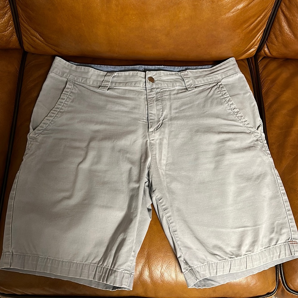 Toad & Co light gray shorts Men’s size 34